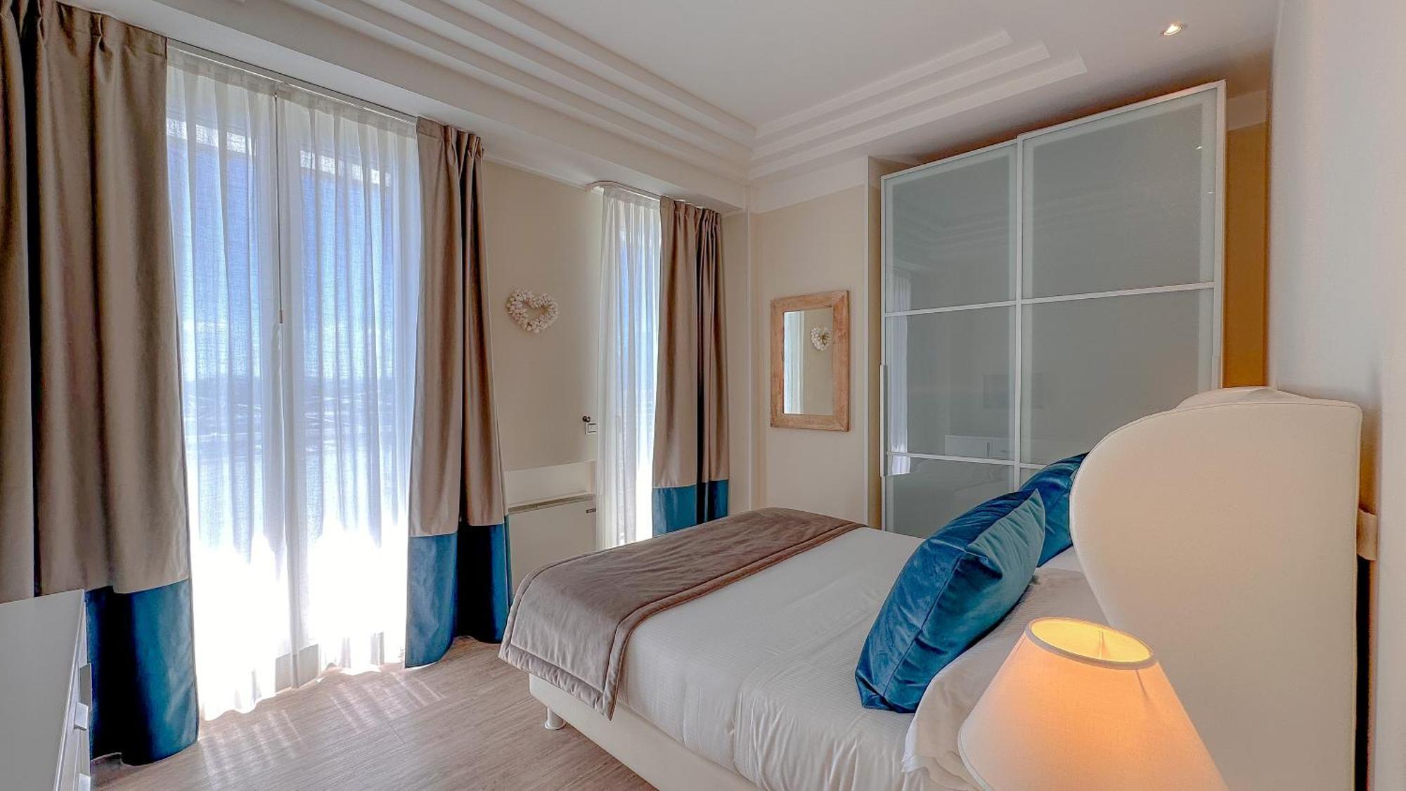 Residence Lungomare - Charming Apartments Riccione Bilik gambar