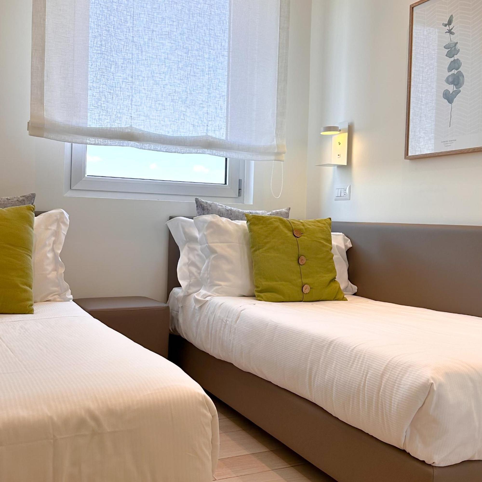 Residence Lungomare - Charming Apartments Riccione Bilik gambar