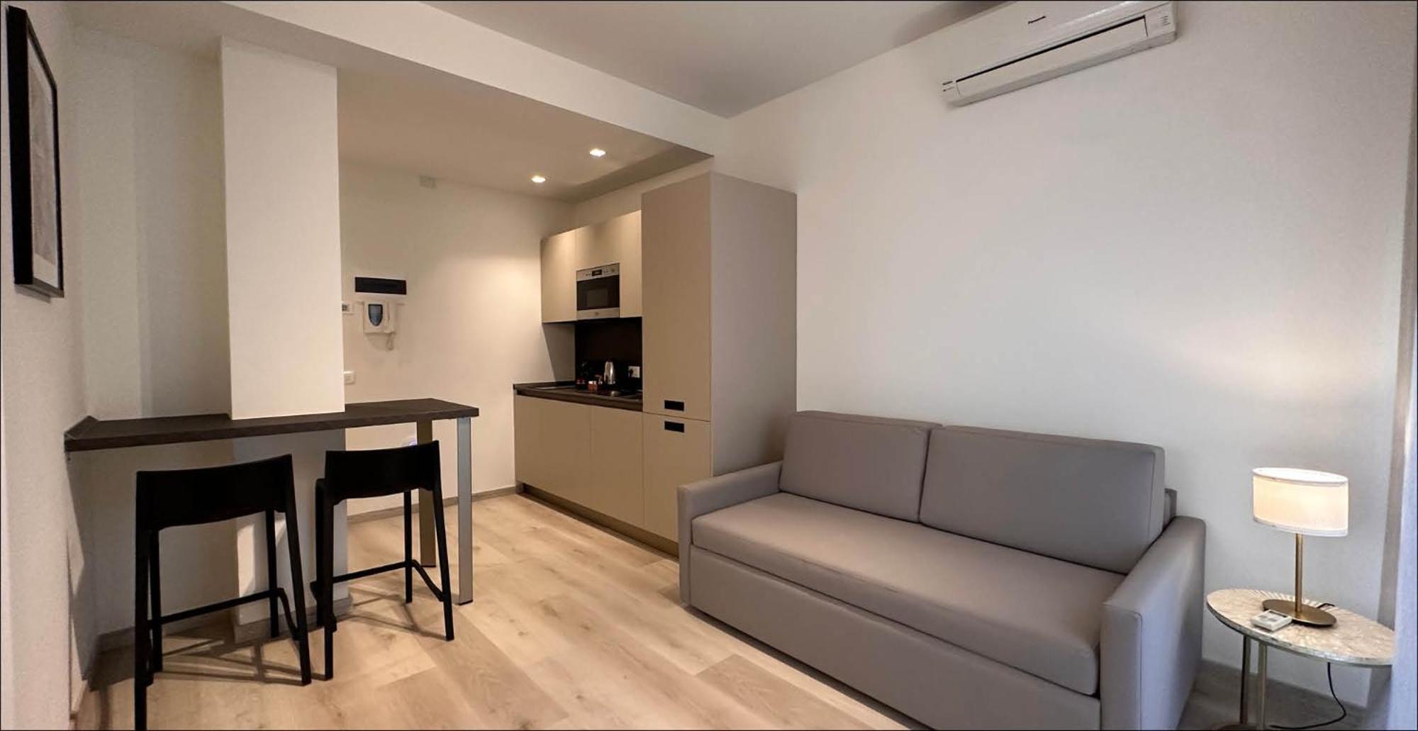 Residence Lungomare - Charming Apartments Riccione Bilik gambar